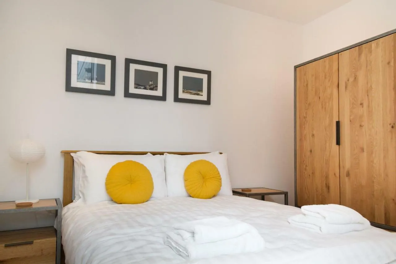 2 Bed Apartment At Quartermile Edinburgh
