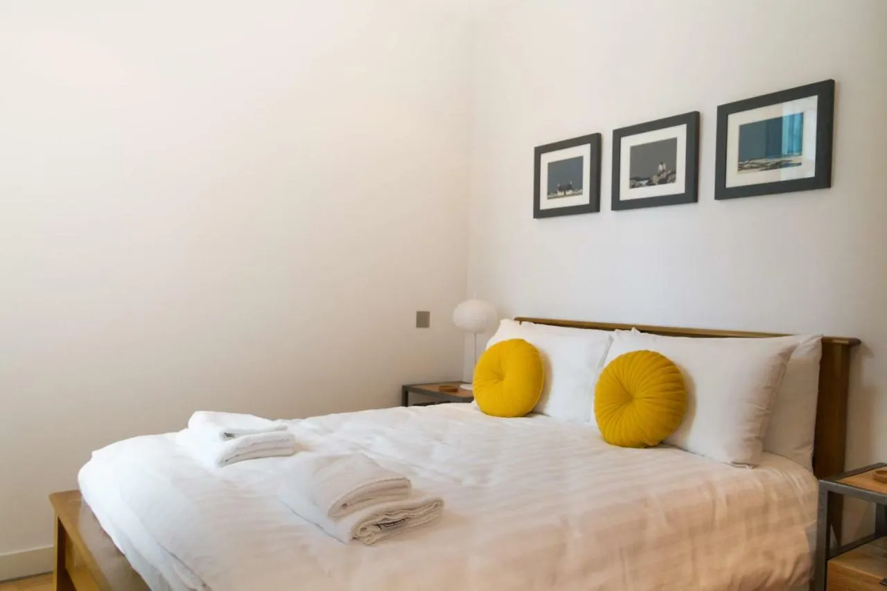 2 Bed Apartment At Quartermile Edinburgh